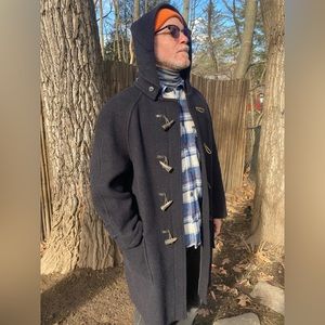 VINTAGE BURBERRY MEN’S SPECIALTY DUFFLE 100% WOOL HOODED COAT WITH HORN TOGGLES